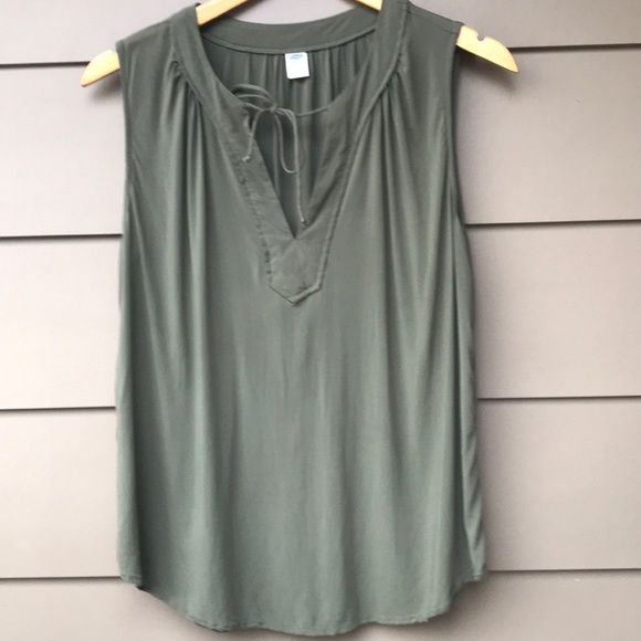 Old Navy Tops - 🔴3/$25 OLD NAVY TOP LARGE